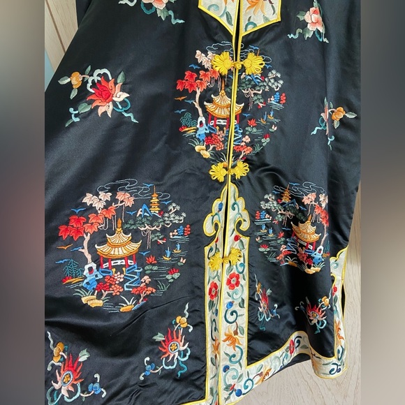Vintage 1960s Bai Hua Hand-Embrioidered Chinese Silk Jacket Size Medium - Picture 2 of 16
